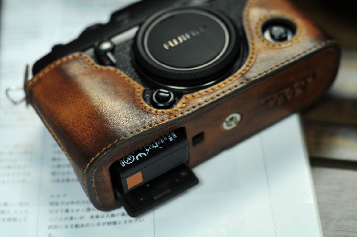 Leather case half case 富士 Xpro2 用カメラケース Fujifilm Xpro2 相機皮套 by KAZA