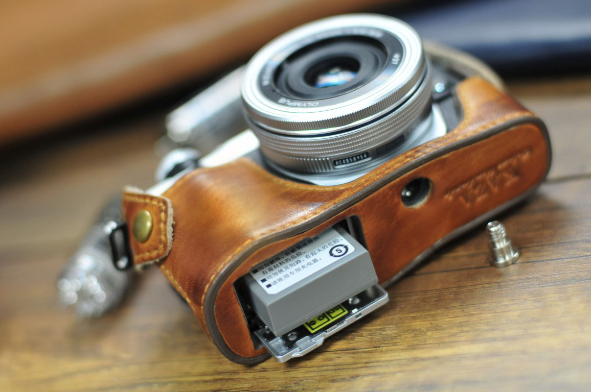 Olympus OM-D E-M10 mark ii 相機皮套 Leather case オリンパスOM-D E-M10 mk2 カメラケース by KAZA