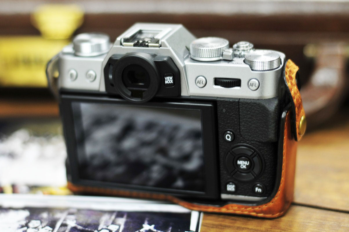 half case Leather case 富士XT10 用カメラケース Fujifilm XT10 相機皮套 by KAZA