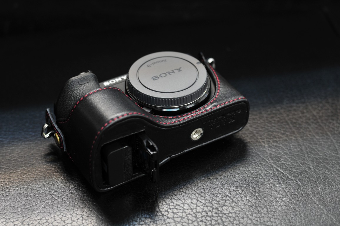 SONY A6500 相機皮套 Leather half case / case set ソニー A6500 用カメラケース by KAZA