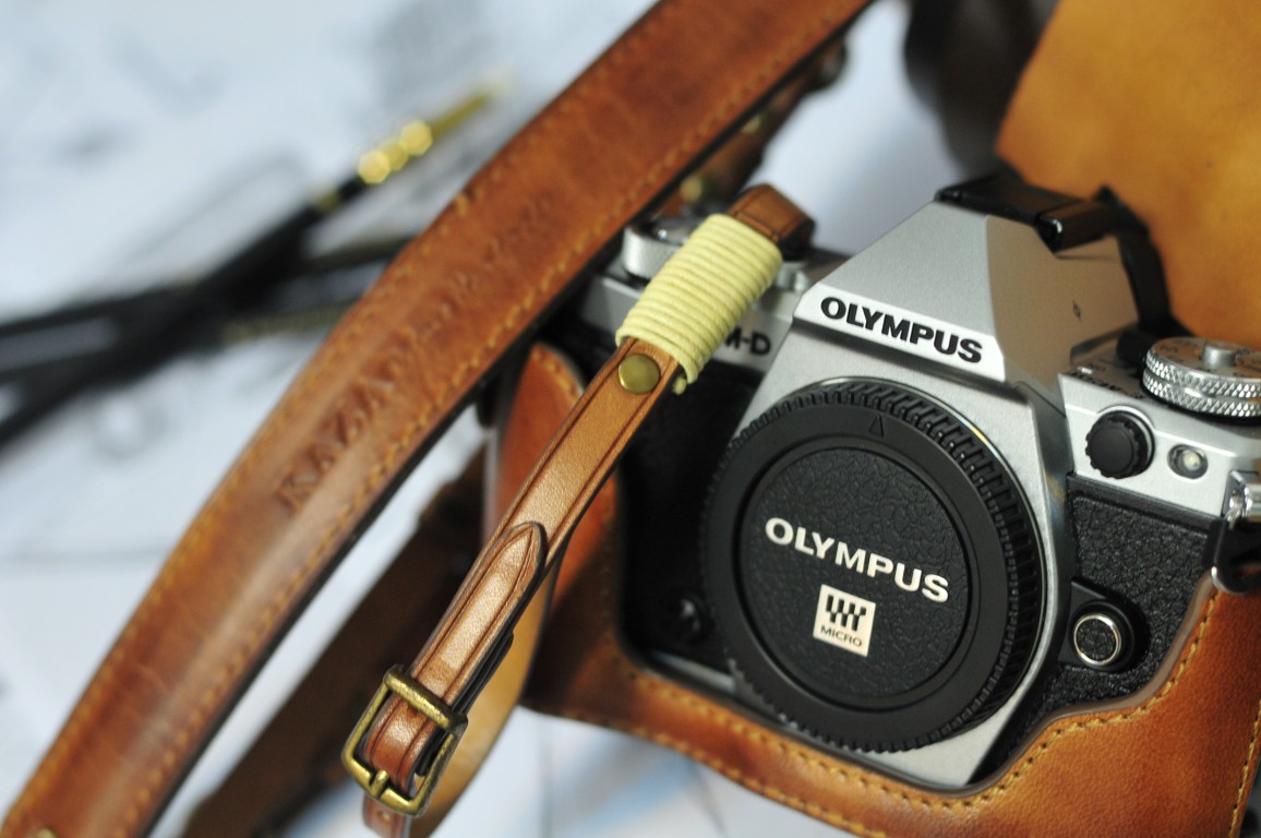 Olympus OM-D E-M5 II 相機皮套 Leather case オリンパスOM-D E-M5 II カメラケース by KAZA