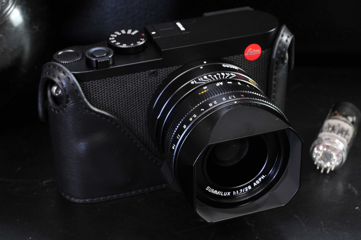 leica q2 leather half case accessories