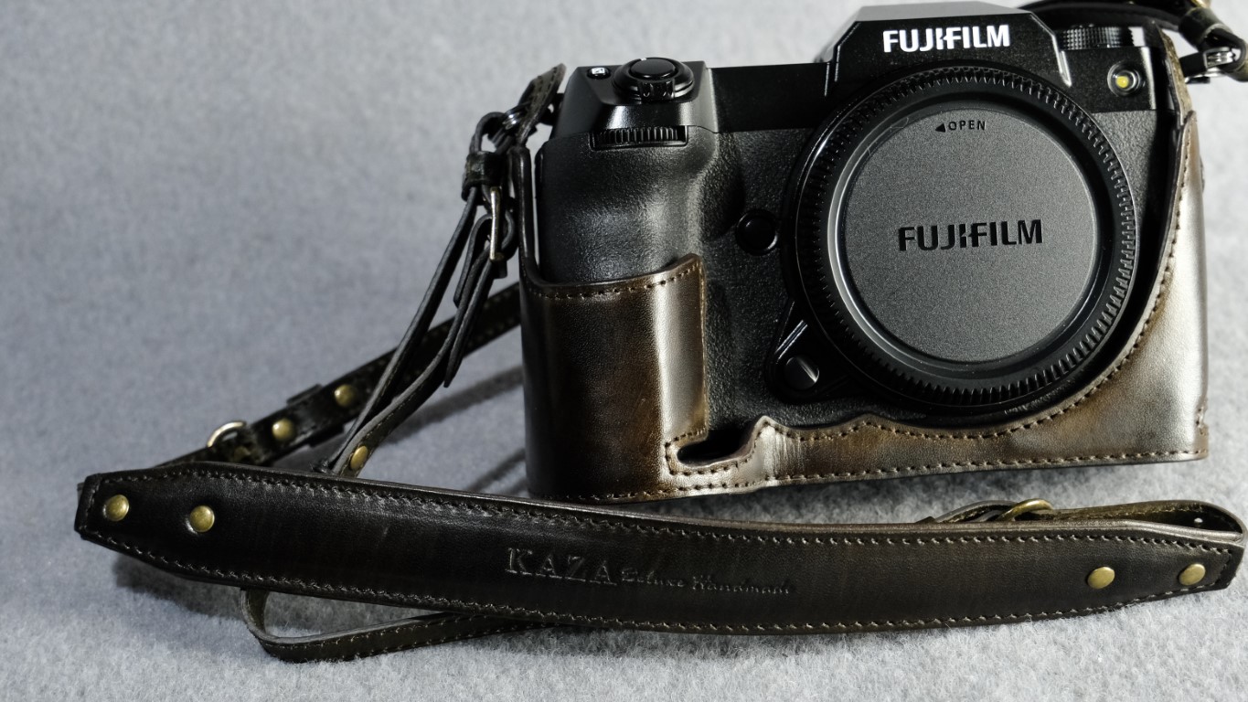 Fujifilm GFX100S 用カメラケース, Fujifilm GFX100S 相機皮套, Fujifilm GFX100S leather case, Fujifilm GFX100S half case, 富士フイルム GFX100S 革製ケース, 富士フイルム GFX100S レザーケース, 富士フイルム GFX100S ボディケース, 富士フイルム GFX100S ケース,