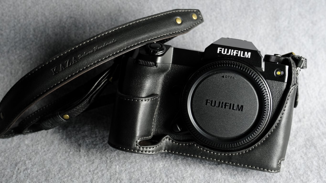 Fujifilm GFX100S 用カメラケース, Fujifilm GFX100S 相機皮套, Fujifilm GFX100S leather case, Fujifilm GFX100S half case, 富士フイルム GFX100S 革製ケース, 富士フイルム GFX100S レザーケース, 富士フイルム GFX100S ボディケース, 富士フイルム GFX100S ケース,