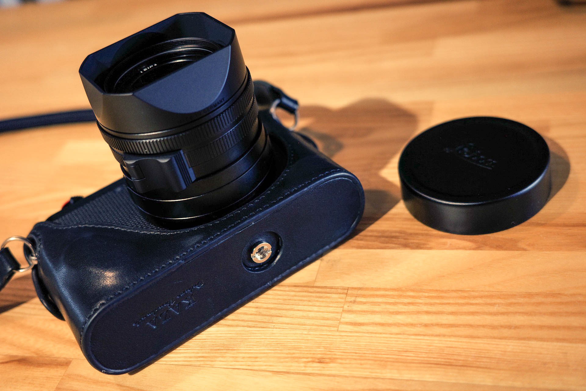 leica q3 half case